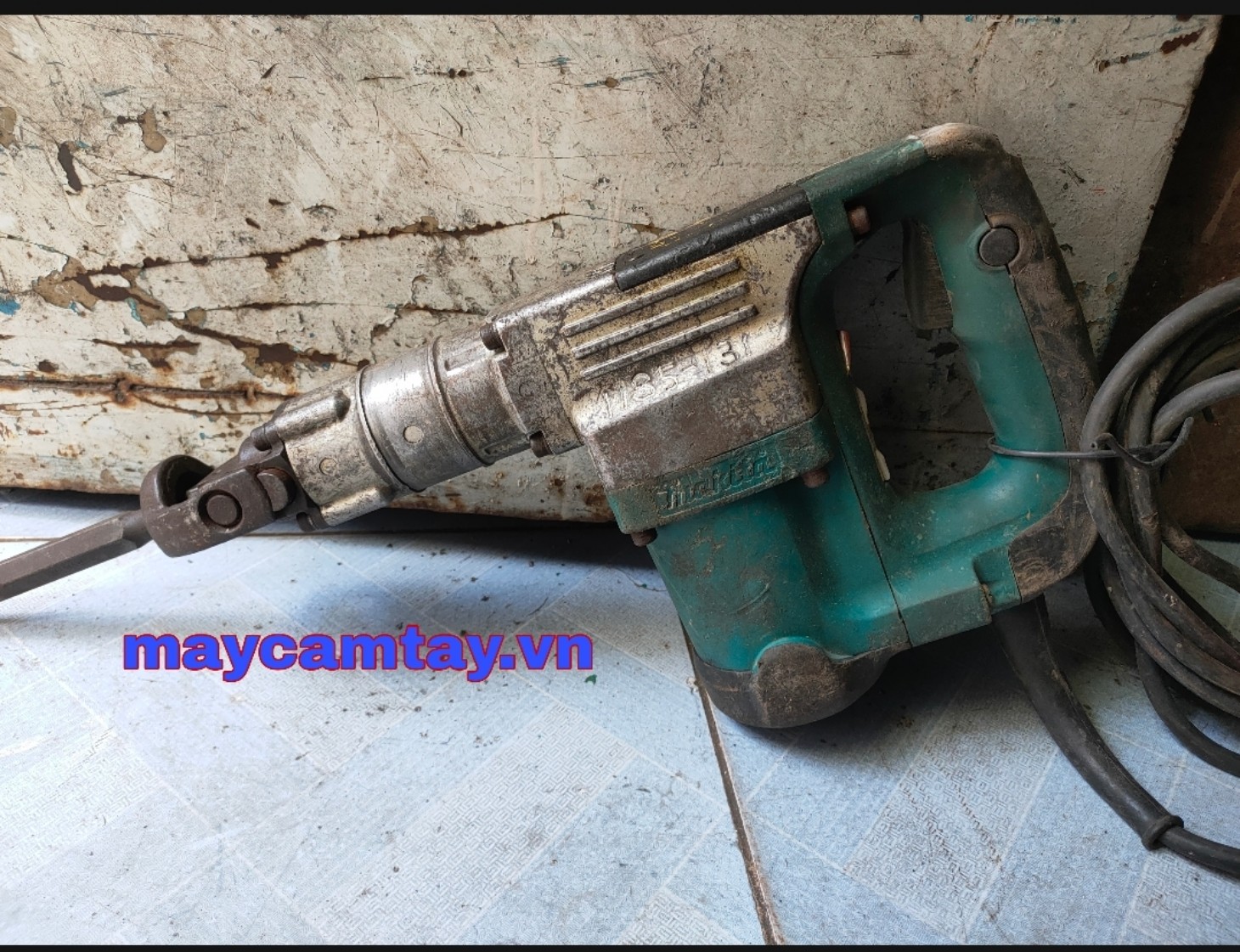 Máy đục makita hm0830