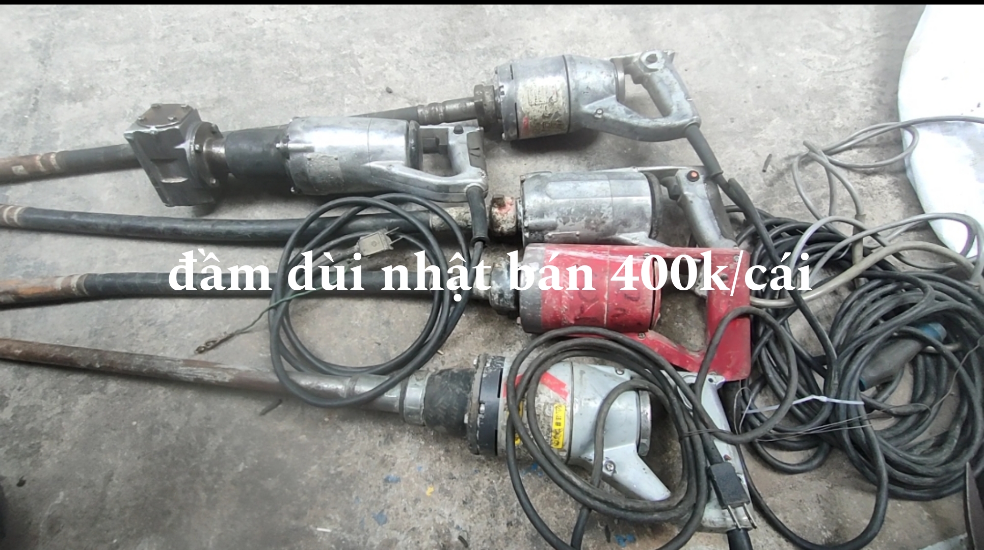 Máy đầm dùi bê tông Makita